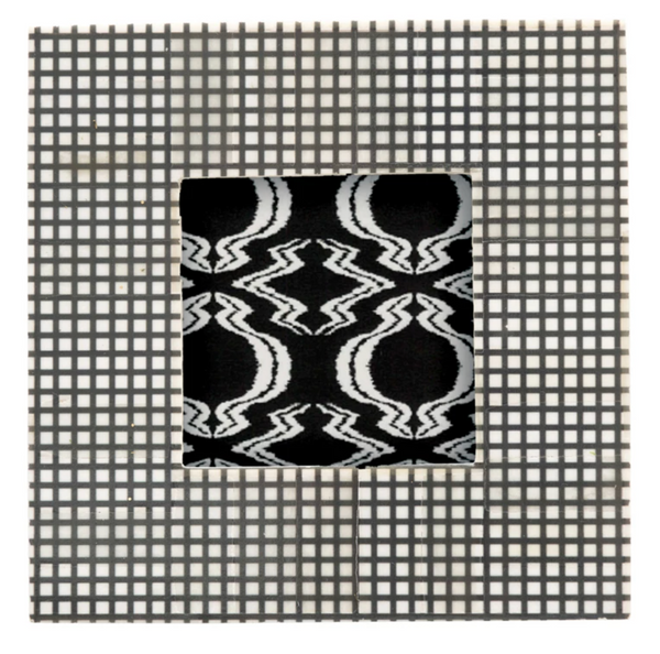 Photo Frame w/ Checkered Pattern