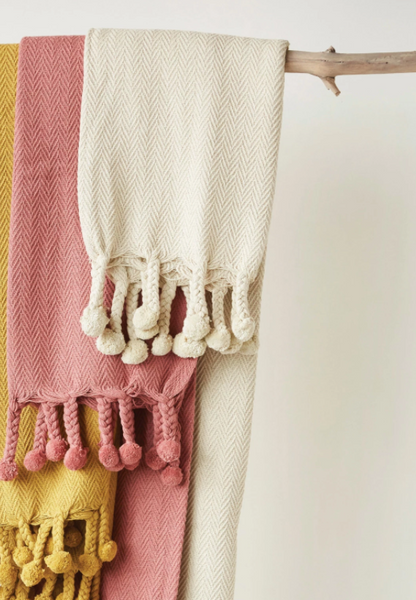 Cream Throw w/ Pom Pom